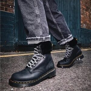 Dr. Martens 1460 SERENA COLLAR FAUX FUR LINED LACE UP BOOTS in BLACK 7 New